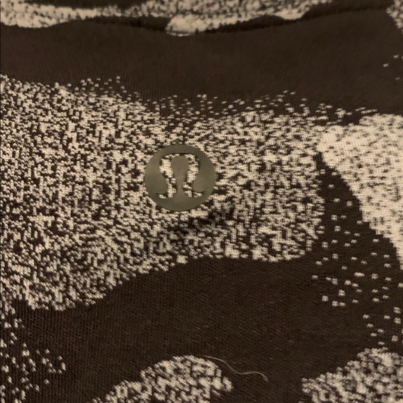 Lululemon Black and Gray Camo Cates T-Shirt
Sz 14, Excellent Condition - Picture 2 of 3